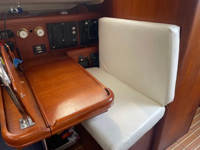 Slide: The Image of Hunter 44 Deck Salon 2004 - 68