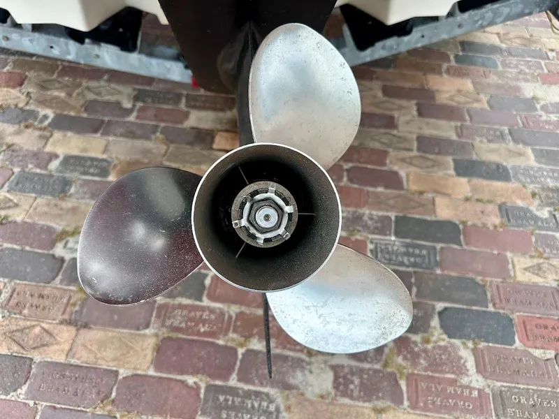 Slide: The Image of Propeller of 2004 Sea Ray SunDeck 200 on brick pavement background. - 11