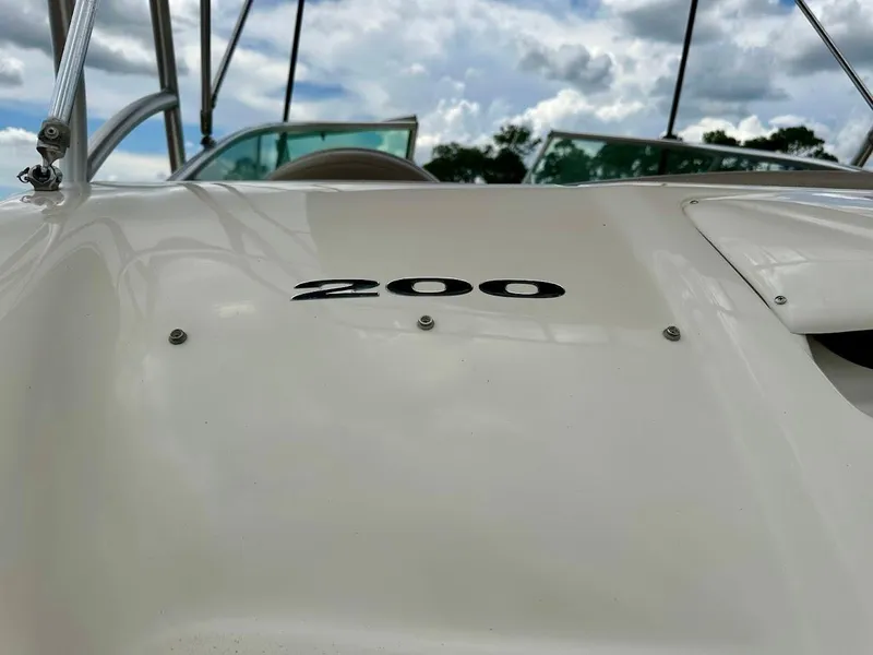Slide: The Image of 2004 Sea Ray SunDeck 200 boat with clear sky background. - 13
