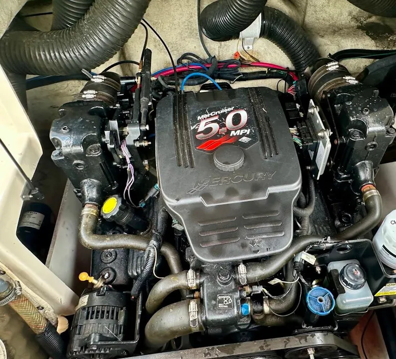 Slide: The Image of Mercury 5.0 MPI engine in 2004 Sea Ray SunDeck 200 boat. - 21