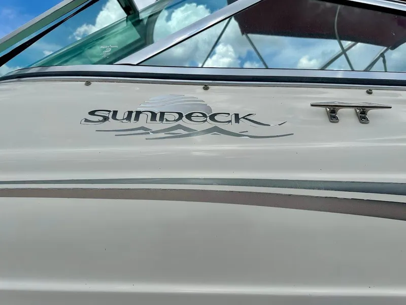 Slide: The Image of 2004 Sea Ray SunDeck 200 boat with logo and sleek design. - 4