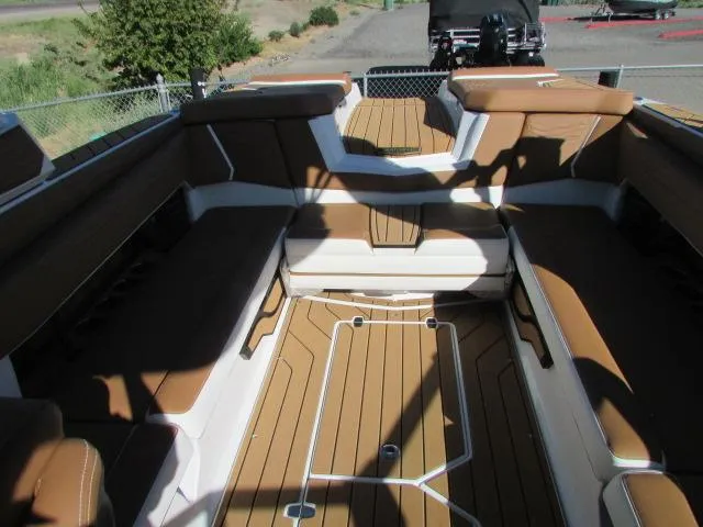 Slide: The Image of Nautique G25 2025 - 10