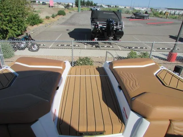 Slide: The Image of Nautique G25 2025 - 11