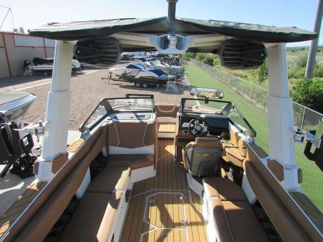 Slide: The Image of Nautique G25 2025 - 12