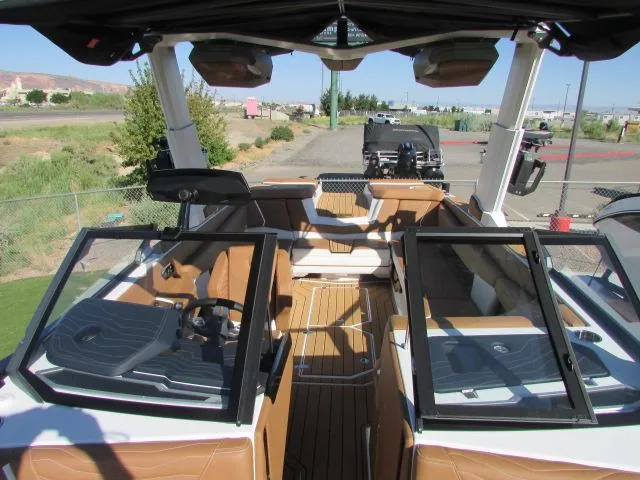 Slide: The Image of Nautique G25 2025 - 15