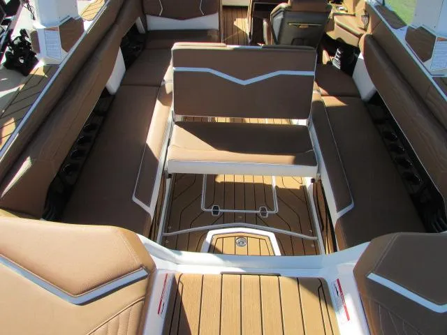 Slide: The Image of Nautique G25 2025 - 19