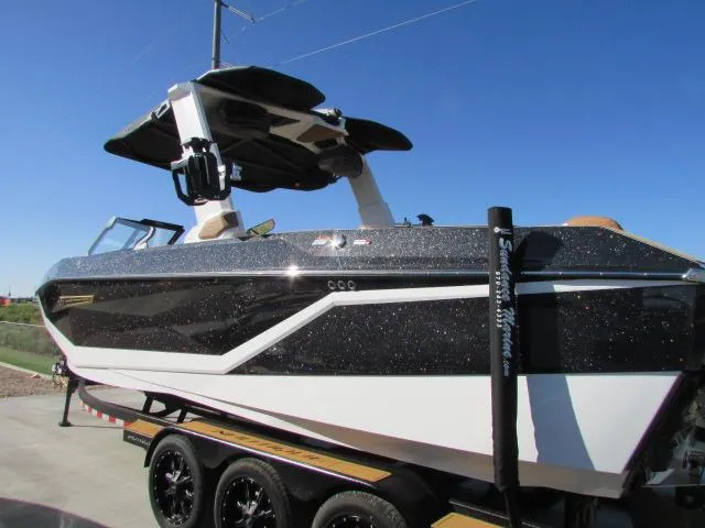 Slide: The Image of Nautique G25 2025 - 7