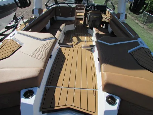 Slide: The Image of Nautique G25 2025 - 9