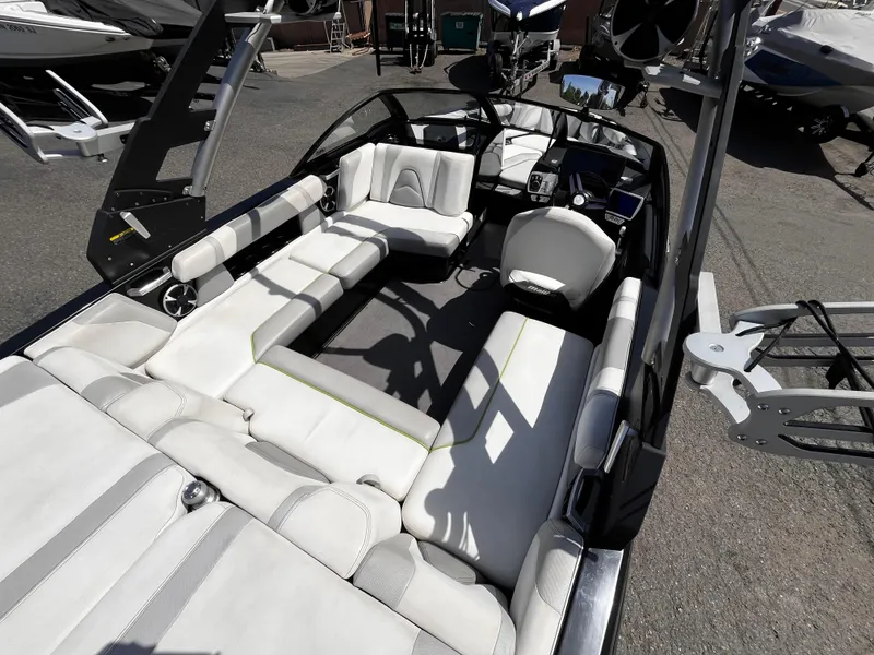 Slide: The Image of Malibu Wakesetter 21 VLX 2017 - 9