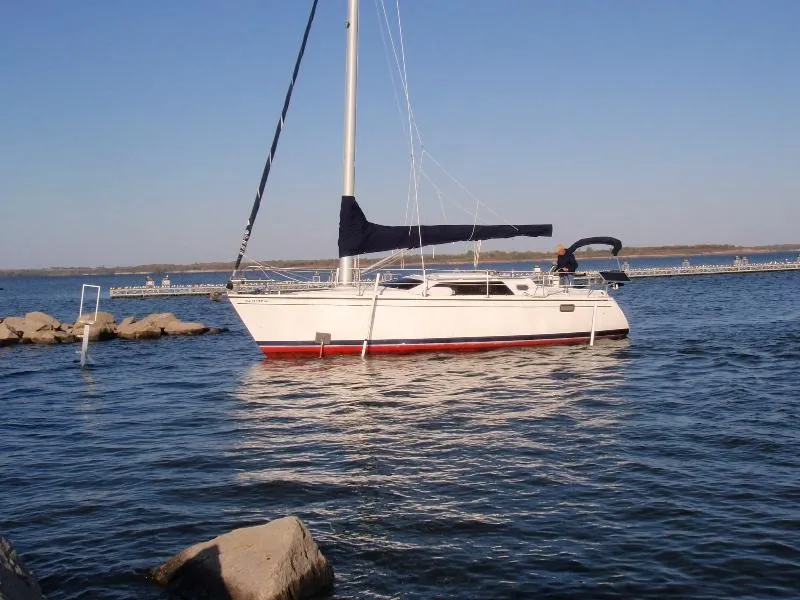 Slide: The Image of Portside View of THIS Vision 32 while motoring - 5