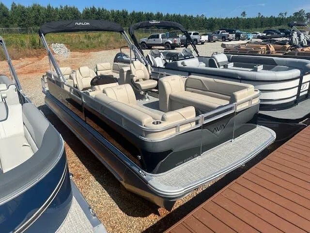 Slide: The Image of Avalon VENTURE 23 QUAD LOUNGER 2025 - 4