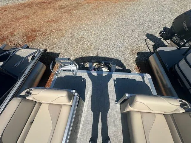 Slide: The Image of Avalon VENTURE 23 QUAD LOUNGER 2025 - 8