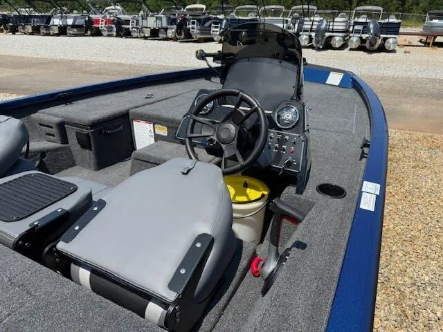 Slide: The Image of Lowe Stinger 175 2025 - 5