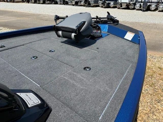 Slide: The Image of Lowe Stinger 175 2025 - 6