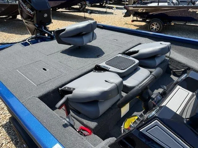 Slide: The Image of Lowe Stinger 175 2025 - 7