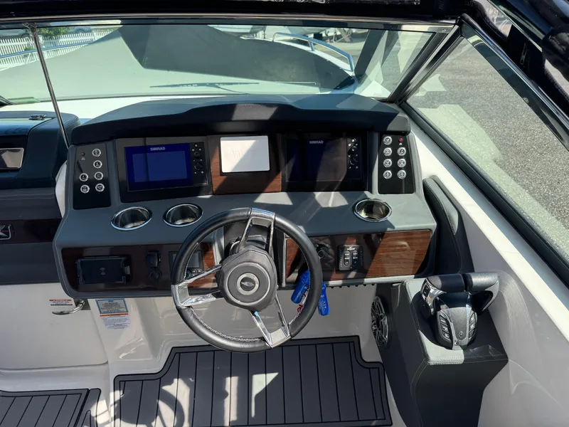 Slide: The Image of Chaparral 280 OSX 2023 - 4