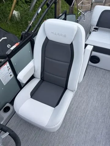 Slide: The Image of Harris Cruiser 230 SLDH 2026 - 12