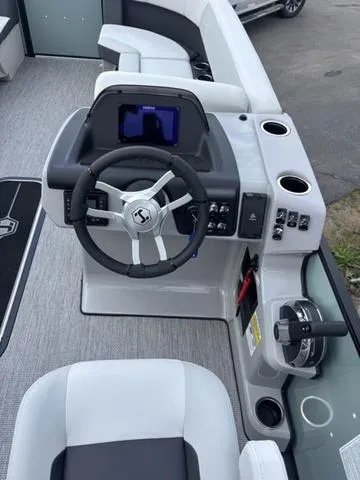 Slide: The Image of Harris Cruiser 230 SLDH 2026 - 14