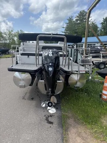 Slide: The Image of Harris Cruiser 230 SLDH 2026 - 3