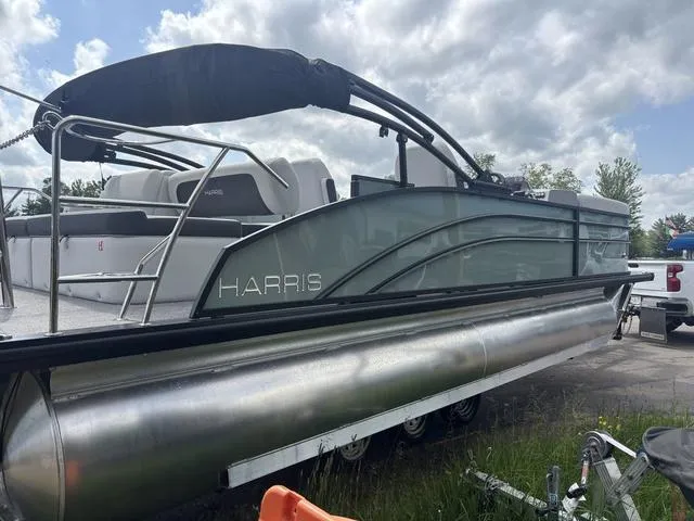 Slide: The Image of Harris Cruiser 230 SLDH 2026 - 4