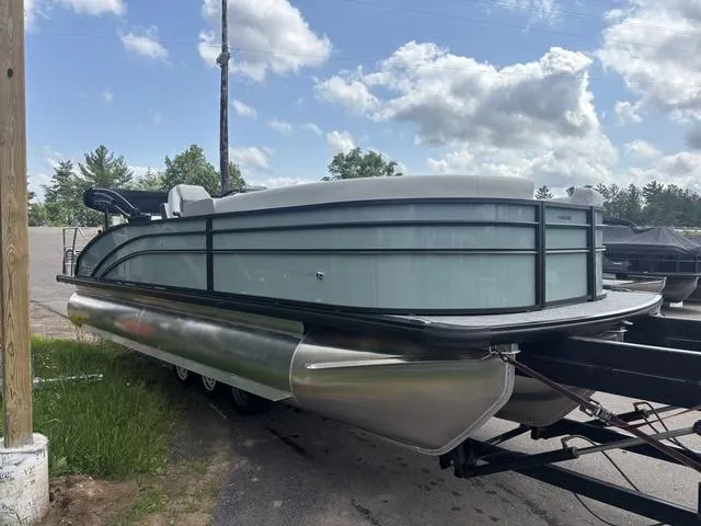 Slide: The Image of Harris Cruiser 230 SLDH 2026 - 5