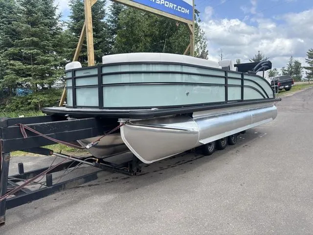 Slide: The Image of Harris Cruiser 230 SLDH 2026 - 7