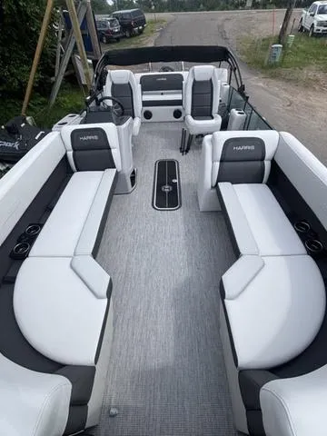 Slide: The Image of Harris Cruiser 230 SLDH 2026 - 8