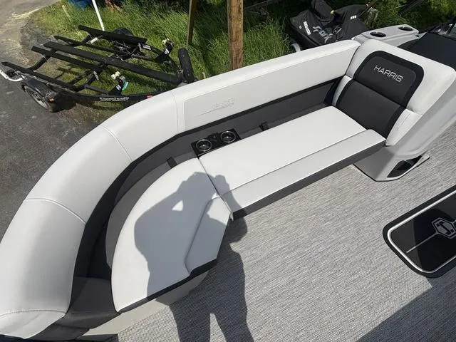 Slide: The Image of Harris Cruiser 230 SLDH 2026 - 9