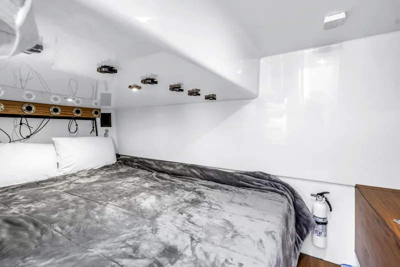 Slide: The Image of Boston Whaler 405 Conquest 2023 - 50