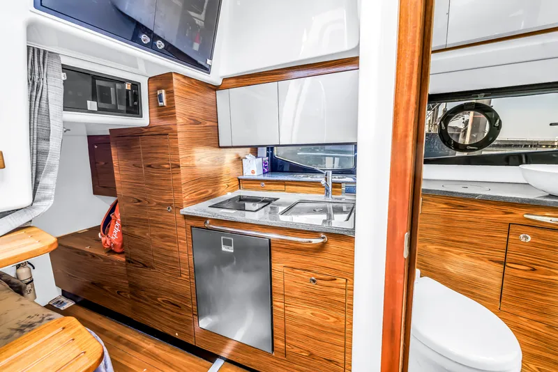 Slide: The Image of Boston Whaler 405 Conquest 2023 - 54