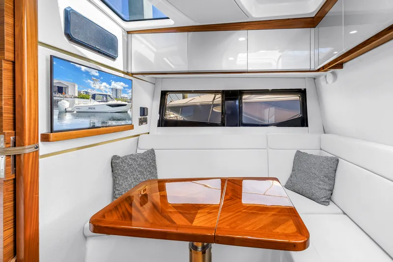 Slide: The Image of Boston Whaler 405 Conquest 2023 - 55