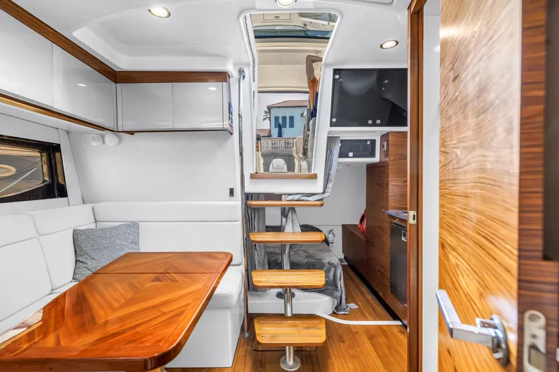 Slide: The Image of Boston Whaler 405 Conquest 2023 - 57