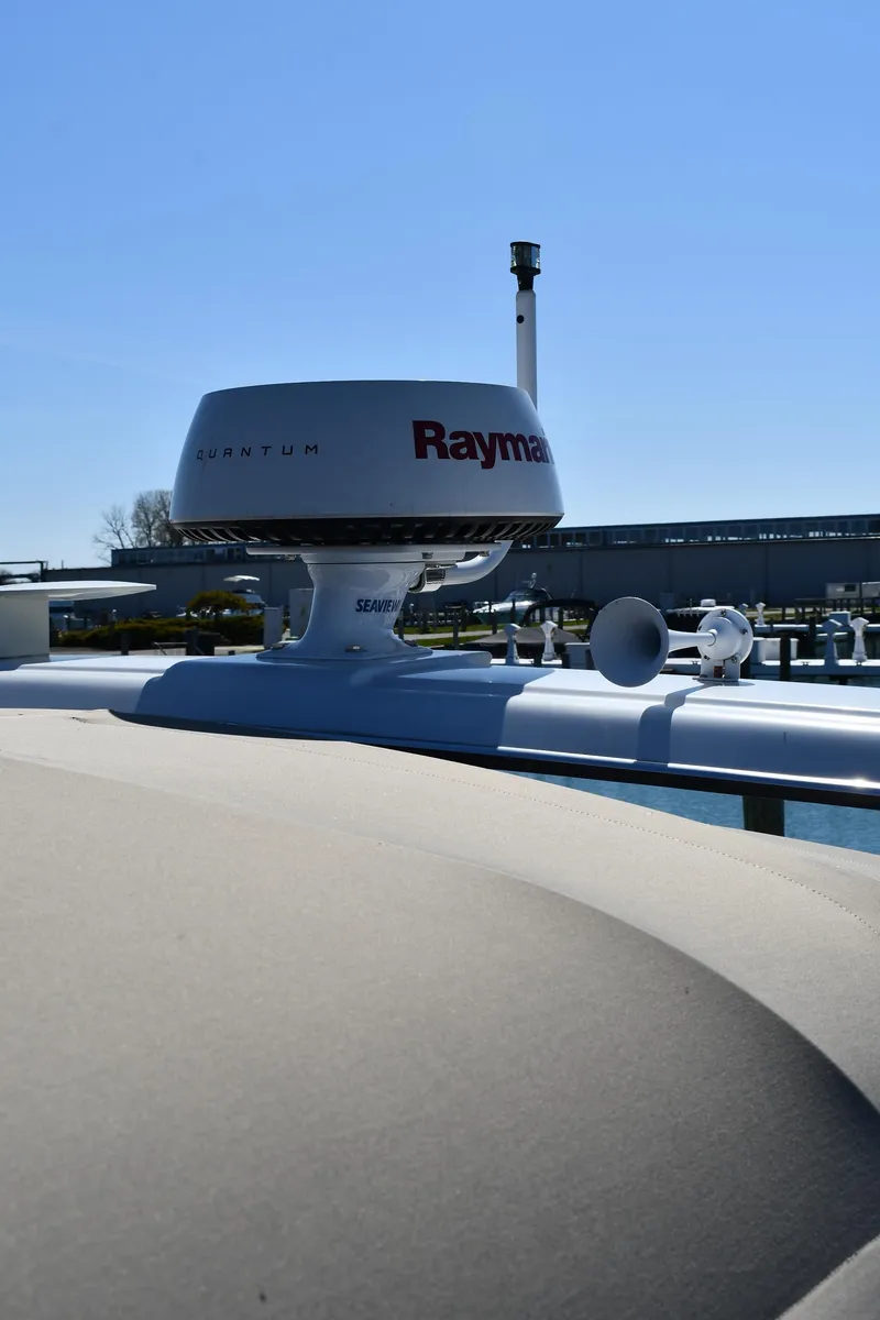 Slide: The Image of Radar equipment on a 2002 Formula 31 PC boat under clear blue sky. - 8