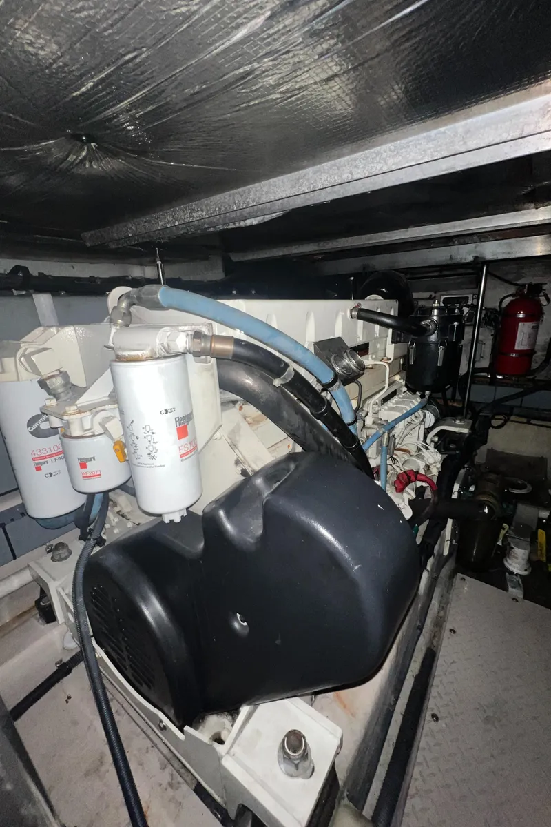 Slide: The Image of Sea Ray 480 Motor Yacht 2004 - 56