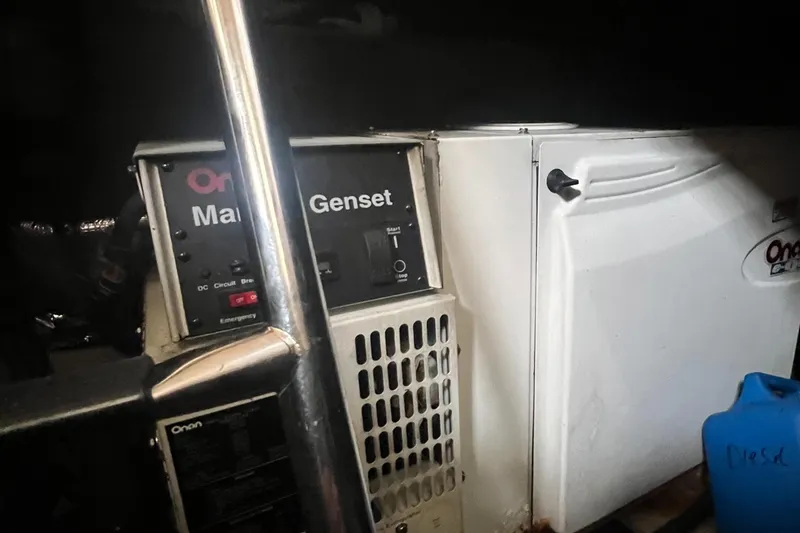 Slide: The Image of Sea Ray 480 Motor Yacht 2004 - 59