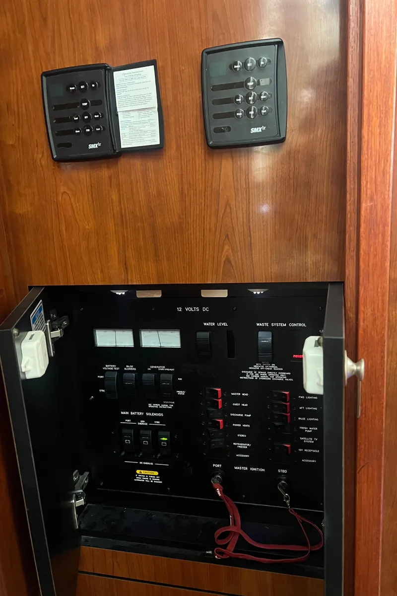 Slide: The Image of Sea Ray 480 Motor Yacht 2004 - 60