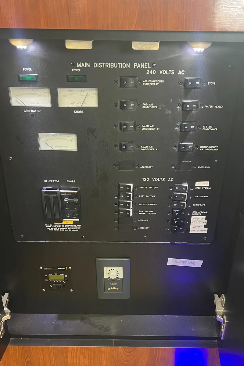 Slide: The Image of Sea Ray 480 Motor Yacht 2004 - 62