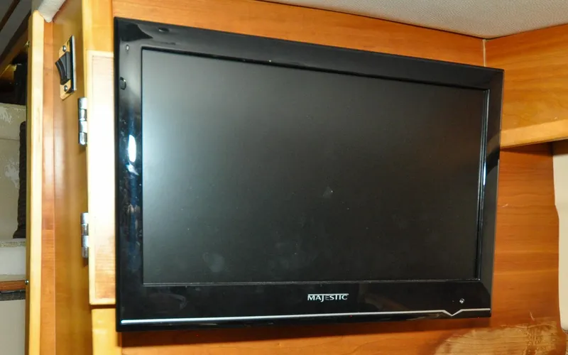 Slide: The Image of Cutwater C-28 2012 - 104