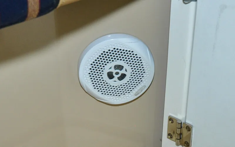 Slide: The Image of Cutwater C28 - Rhapsody - 36