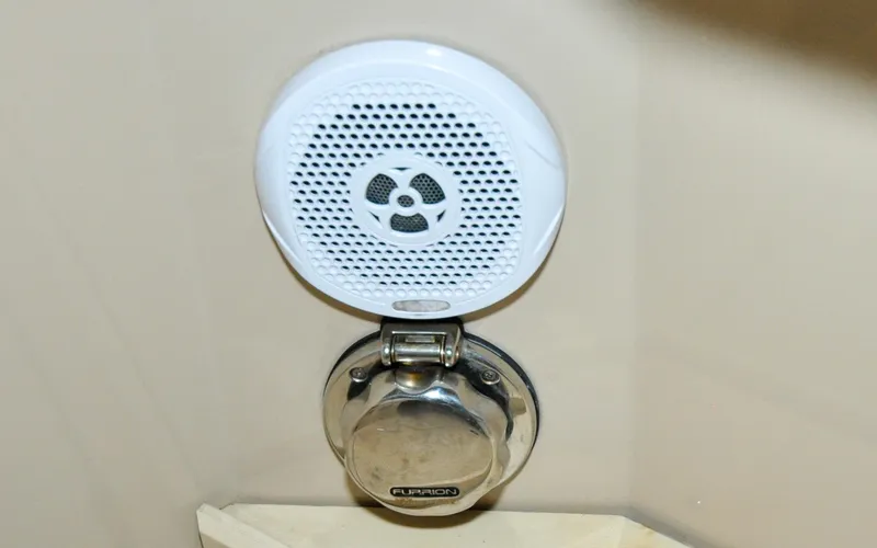 Slide: The Image of Cutwater C28 - Rhapsody - 41