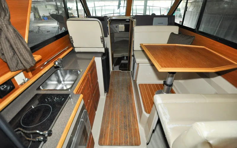 Slide: The Image of Cutwater C28 - Rhapsody - 55