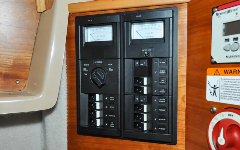 Slide: The Image of Cutwater C28 - Rhapsody - 61