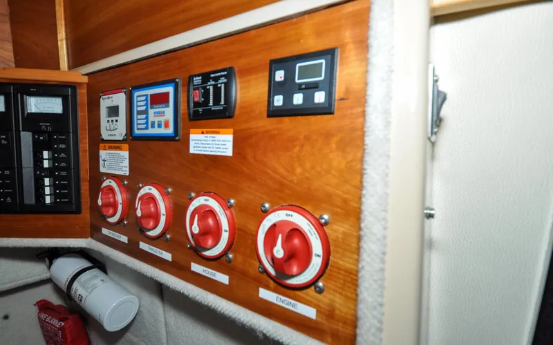 Slide: The Image of Cutwater C28 - Rhapsody - 62