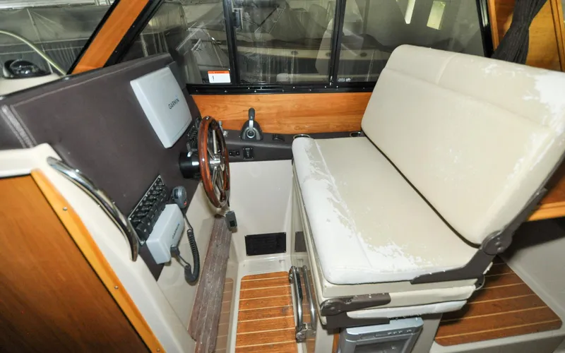 Slide: The Image of Cutwater C28 - Rhapsody - 68