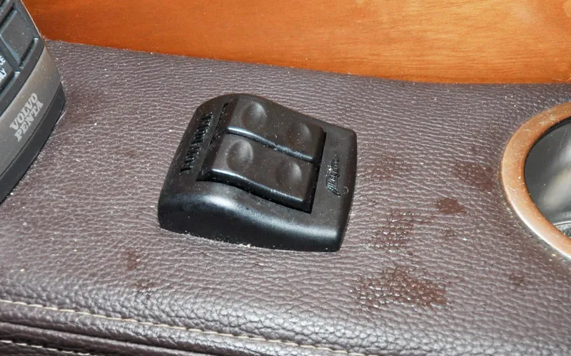 Slide: The Image of Cutwater C28 - Rhapsody - 75