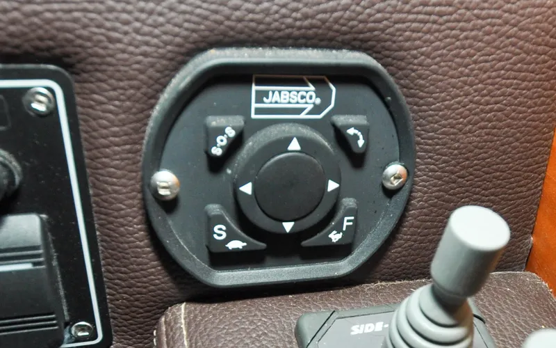 Slide: The Image of Cutwater C28 - Rhapsody - 78