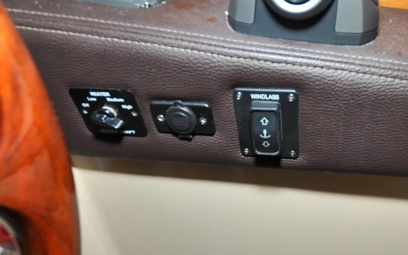 Slide: The Image of Cutwater C28 - Rhapsody - 79