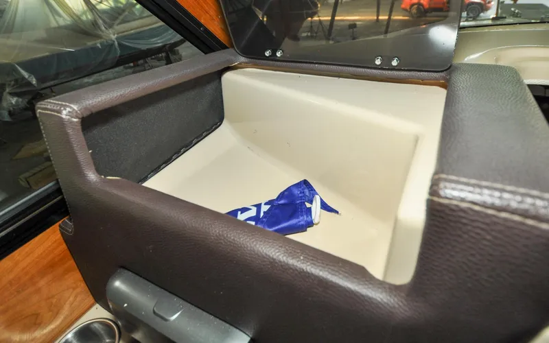 Slide: The Image of Cutwater C28 - Rhapsody - 82