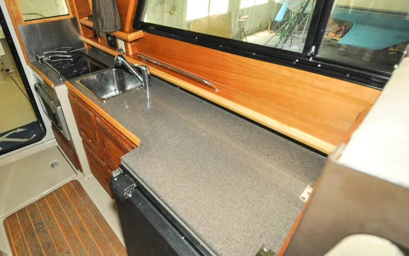 Slide: The Image of Cutwater C28 - Rhapsody - 85