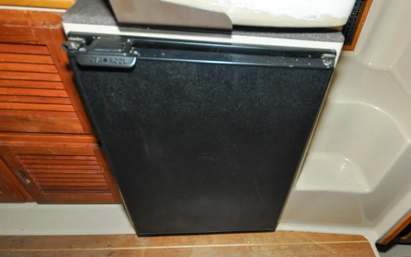 Slide: The Image of Cutwater C28 - Rhapsody - 87